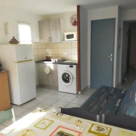 Appt Bord De Deux Chambres, Clim, Parking, Piscine *