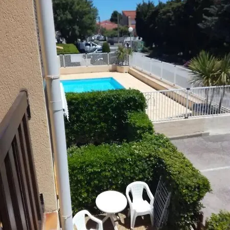 Appt Bord De Deux Chambres, Clim, Parking, Piscine