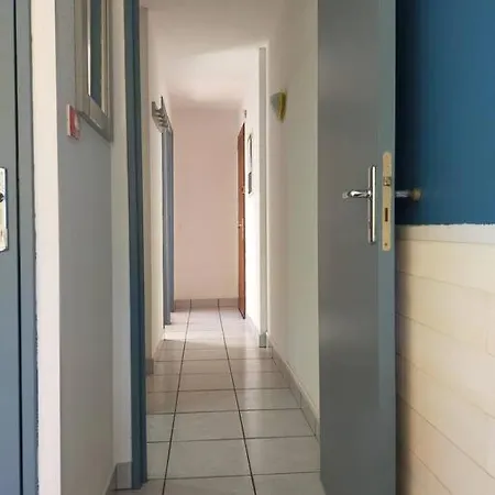 L'azur Piscine Parking Clim Proche Apartment *